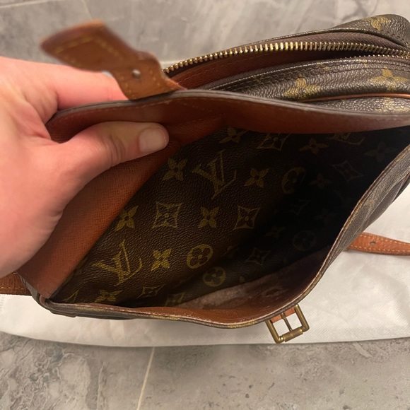 Louis Vuitton - Picture 10 of 10